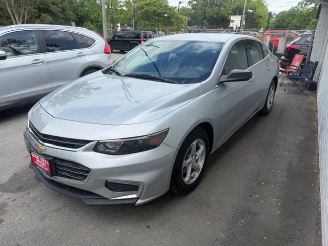2018 Chevrolet Malibu Image 2