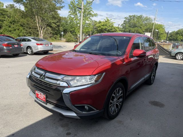 2017 Mitsubishi Outlander Image 2