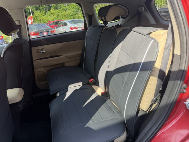 2017 Mitsubishi Outlander Image 14