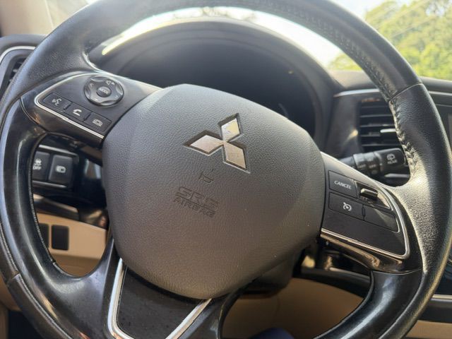 2017 Mitsubishi Outlander Image 19