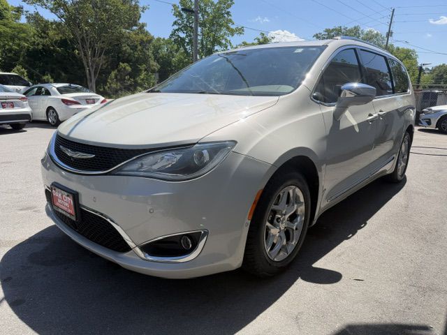 2017 Chrysler Pacifica Image 2