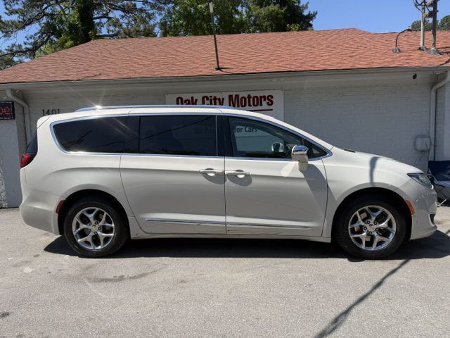 2017 Chrysler Pacifica Image 4