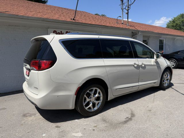 2017 Chrysler Pacifica Image 5
