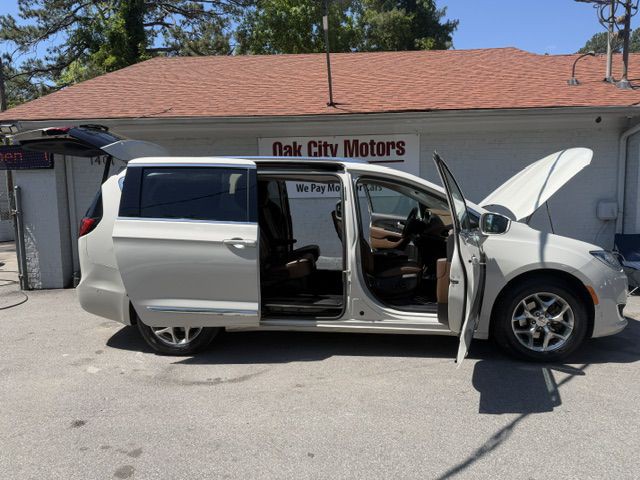 2017 Chrysler Pacifica Image 10