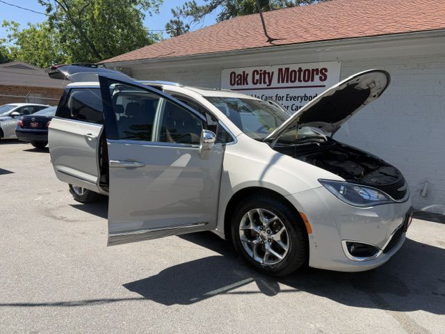 2017 Chrysler Pacifica Image 11