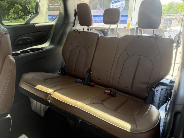 2017 Chrysler Pacifica Image 15