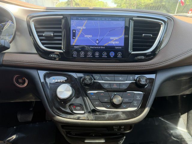 2017 Chrysler Pacifica Image 24