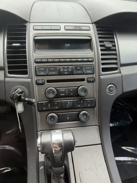 2011 Ford Taurus Image 16
