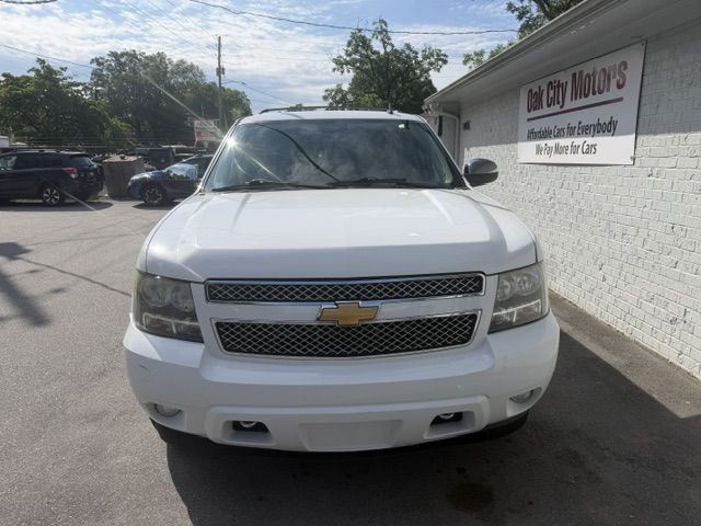 2012 Chevrolet Suburban Image 2