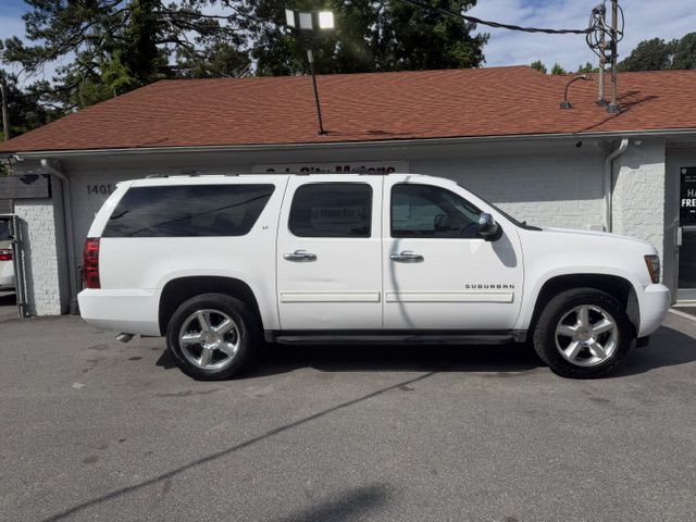 2012 Chevrolet Suburban Image 3