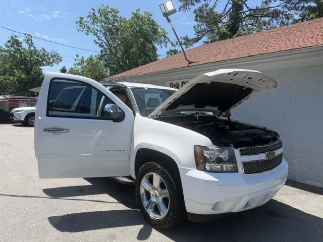2012 Chevrolet Suburban Image 7