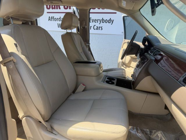 2012 Chevrolet Suburban Image 10