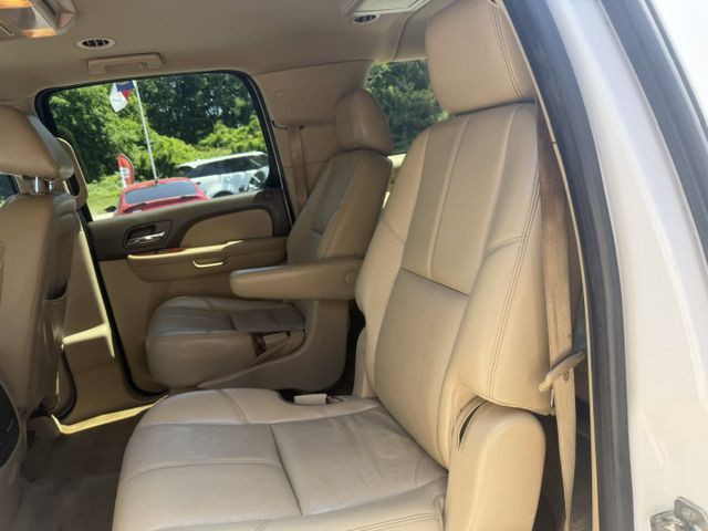 2012 Chevrolet Suburban Image 14