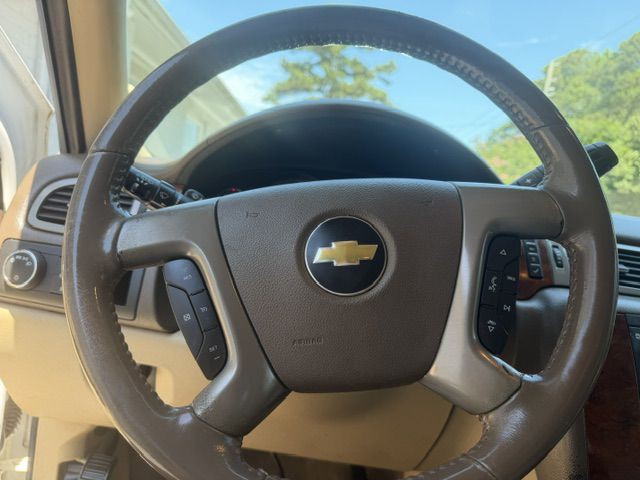 2012 Chevrolet Suburban Image 18