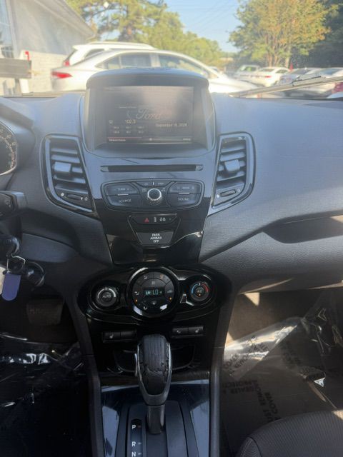 2014 Ford Fiesta Image 15