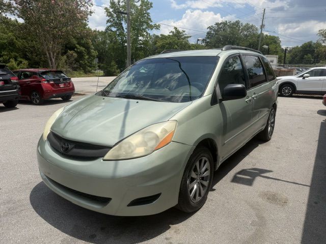 2008 Toyota Sienna Image 2