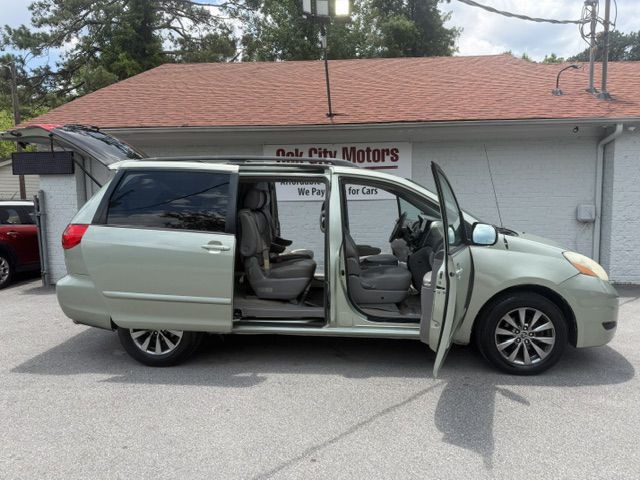 2008 Toyota Sienna Image 8