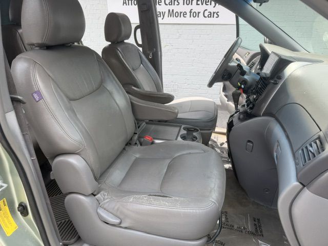 2008 Toyota Sienna Image 9