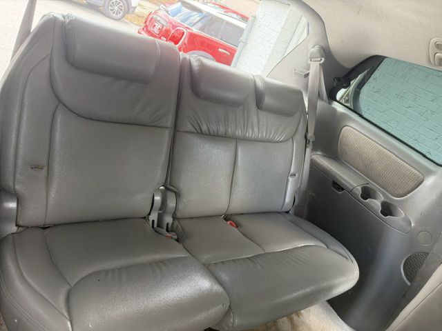 2008 Toyota Sienna Image 11