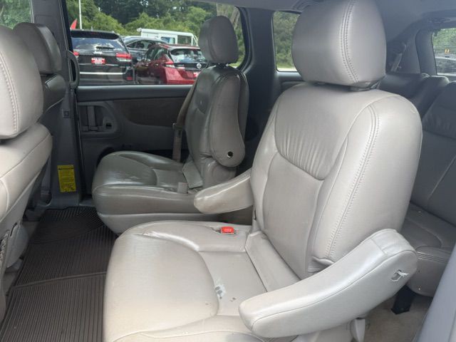 2008 Toyota Sienna Image 13