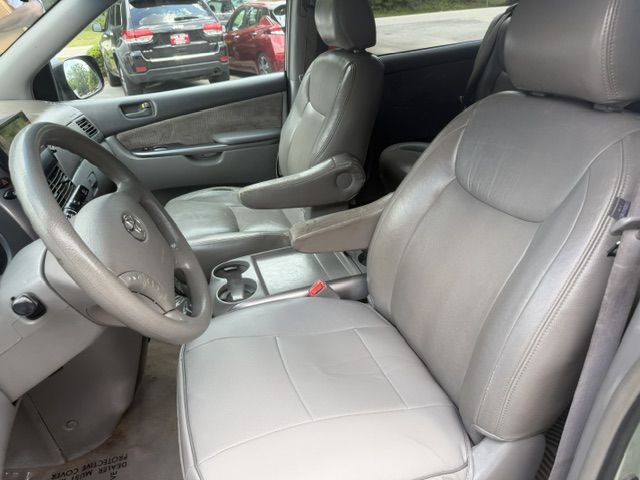 2008 Toyota Sienna Image 15