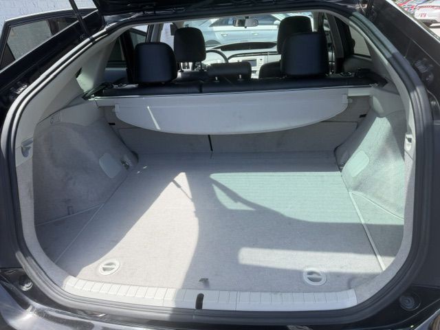 2013 Toyota Prius Image 12