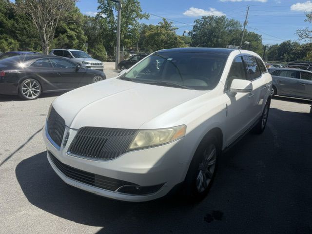 2013 Lincoln MKT Image 2