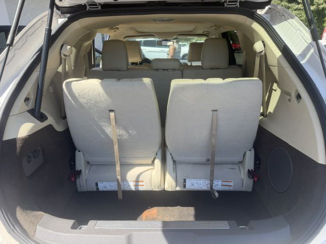 2013 Lincoln MKT Image 13