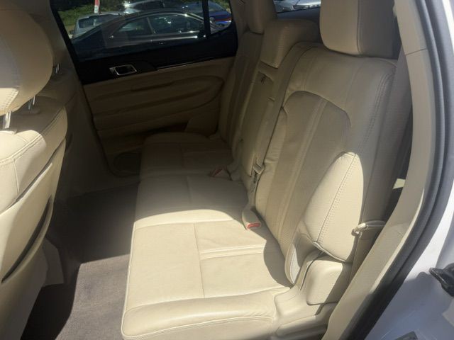 2013 Lincoln MKT Image 14