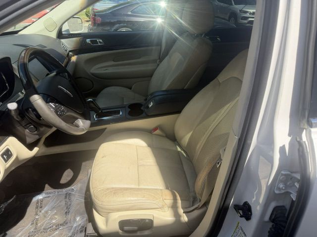 2013 Lincoln MKT Image 16