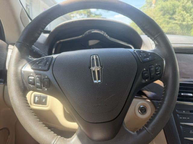2013 Lincoln MKT Image 18