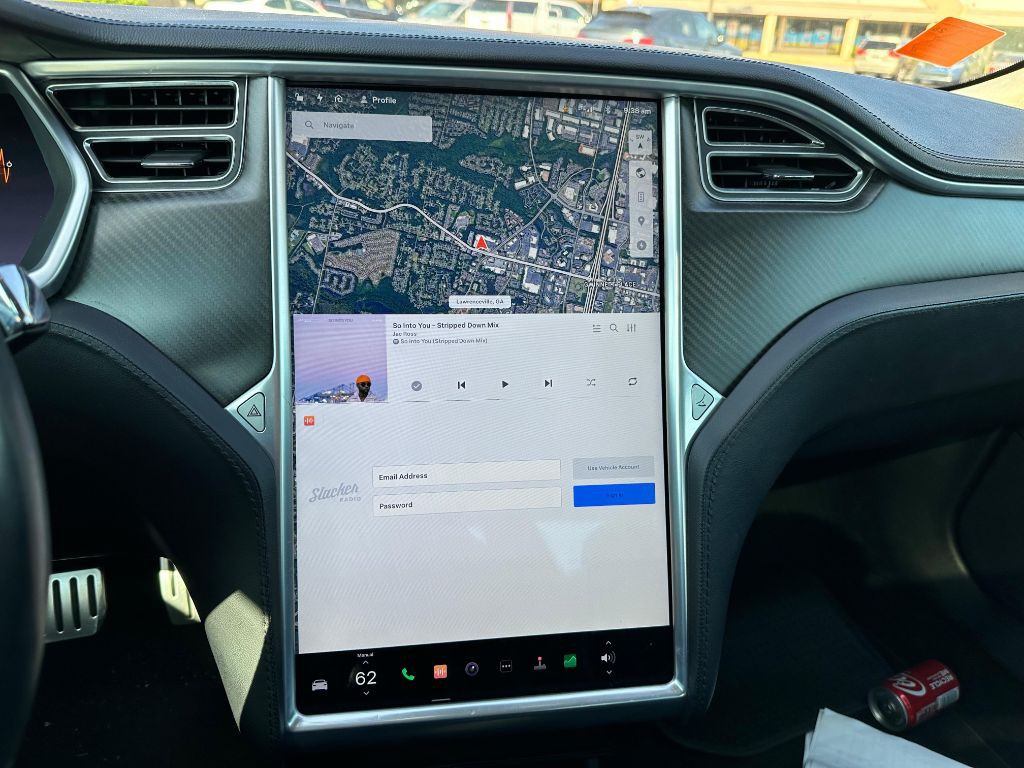 2013 Tesla Model S Image 8