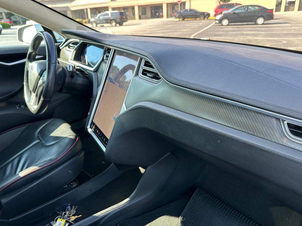 2013 Tesla Model S Image 14