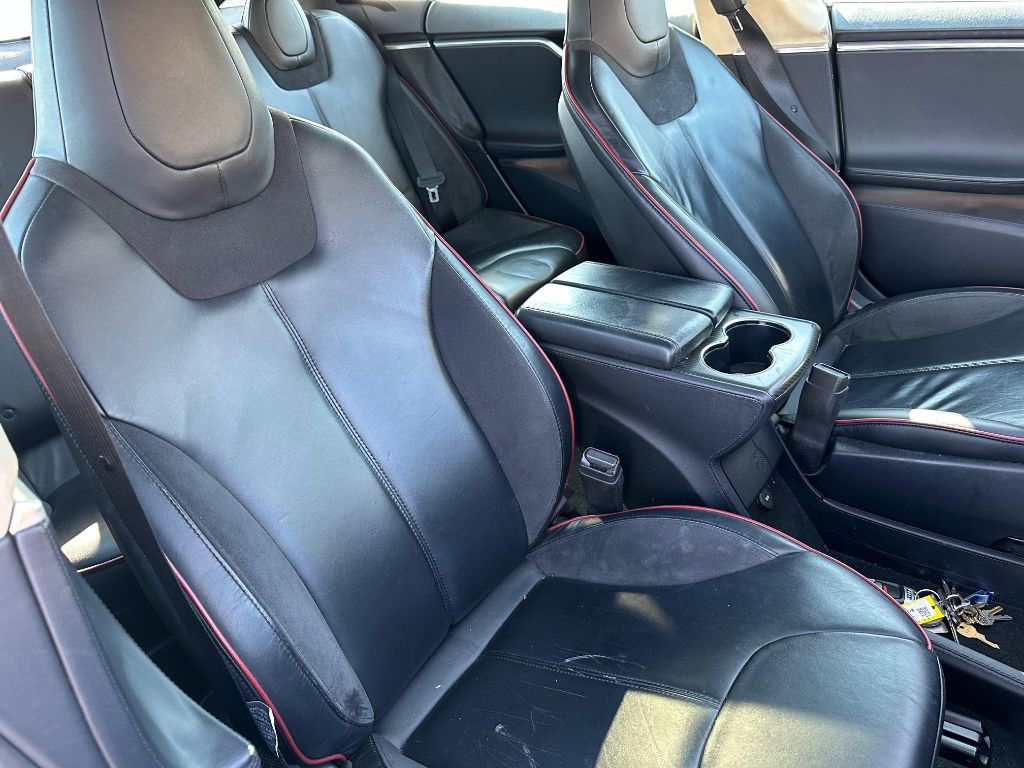 2013 Tesla Model S Image 15