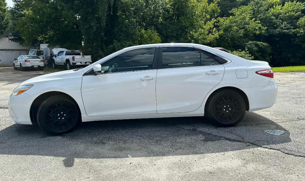 2017 Toyota Camry Image 6