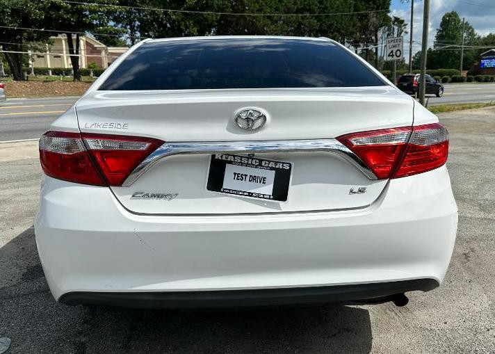 2017 Toyota Camry Image 8