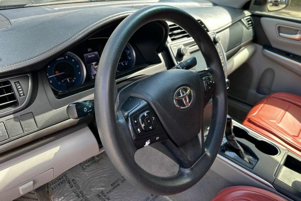 2017 Toyota Camry Image 12