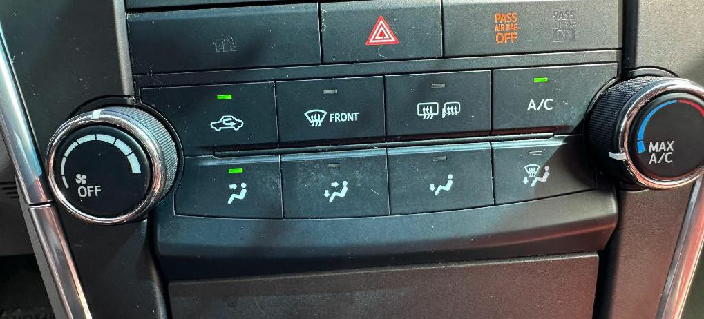 2017 Toyota Camry Image 16