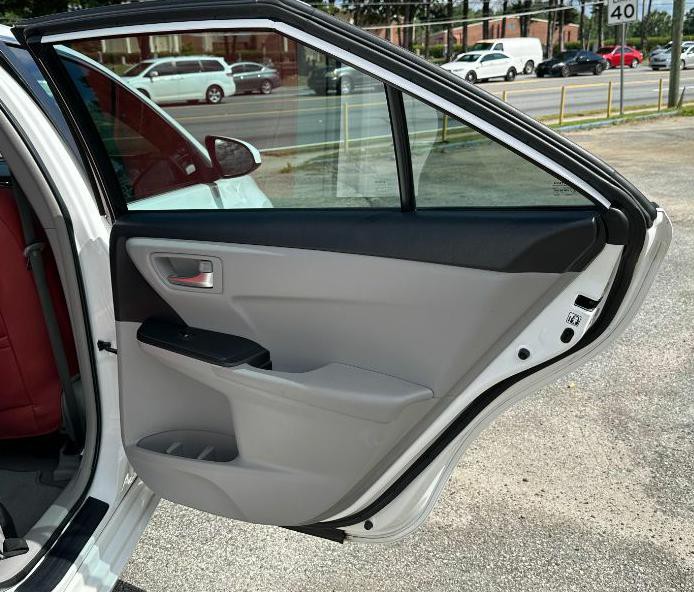 2017 Toyota Camry Image 22