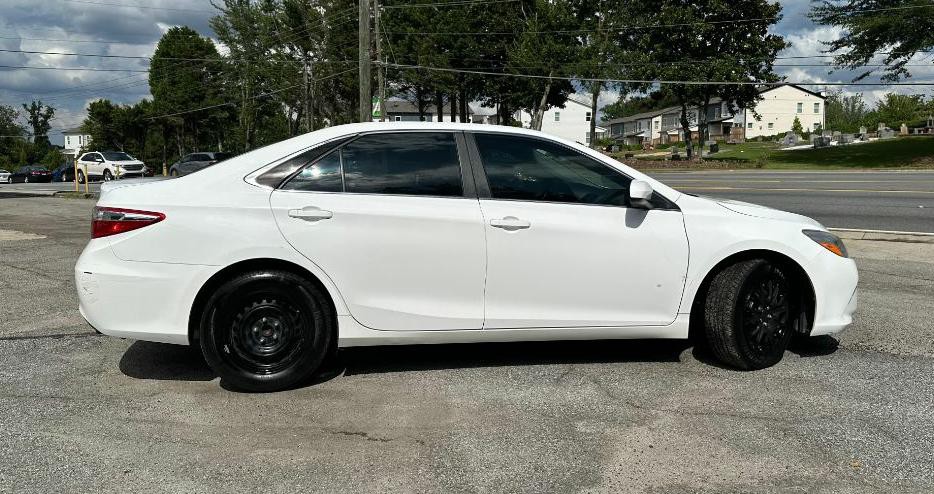 2017 Toyota Camry Image 8