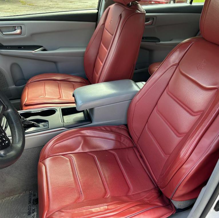 2017 Toyota Camry Image 12