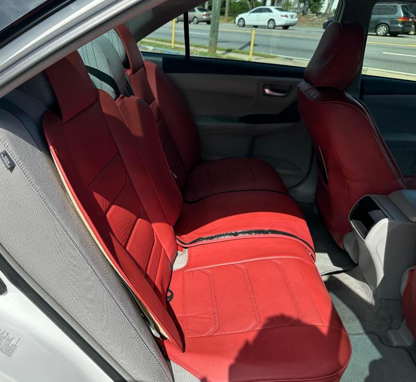 2017 Toyota Camry Image 21