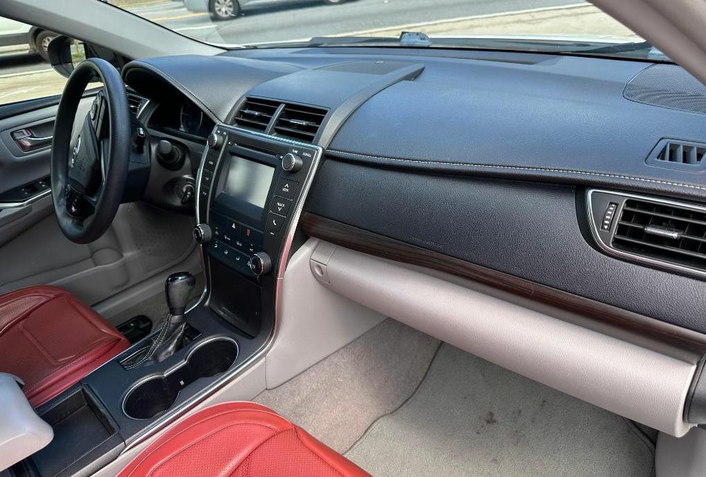 2017 Toyota Camry Image 22