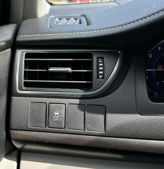 2017 Toyota Camry Image 26