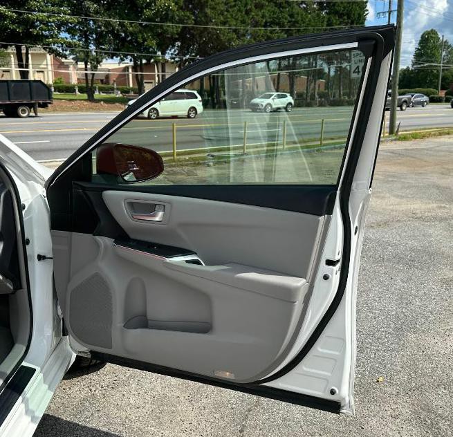 2017 Toyota Camry Image 28