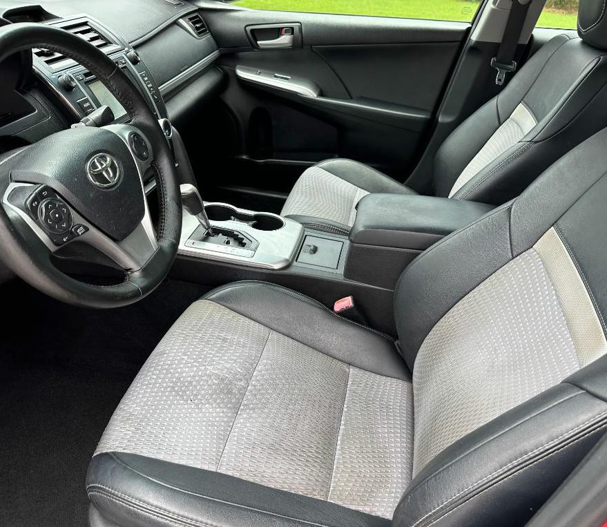 2014 Toyota Camry Image 10