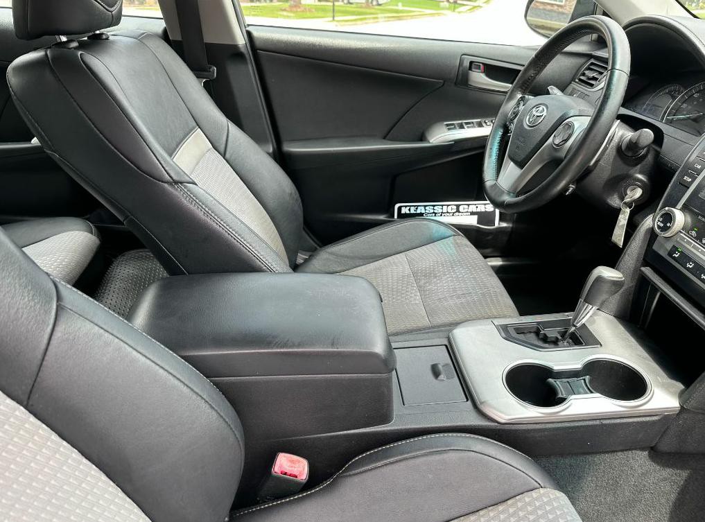 2014 Toyota Camry Image 16