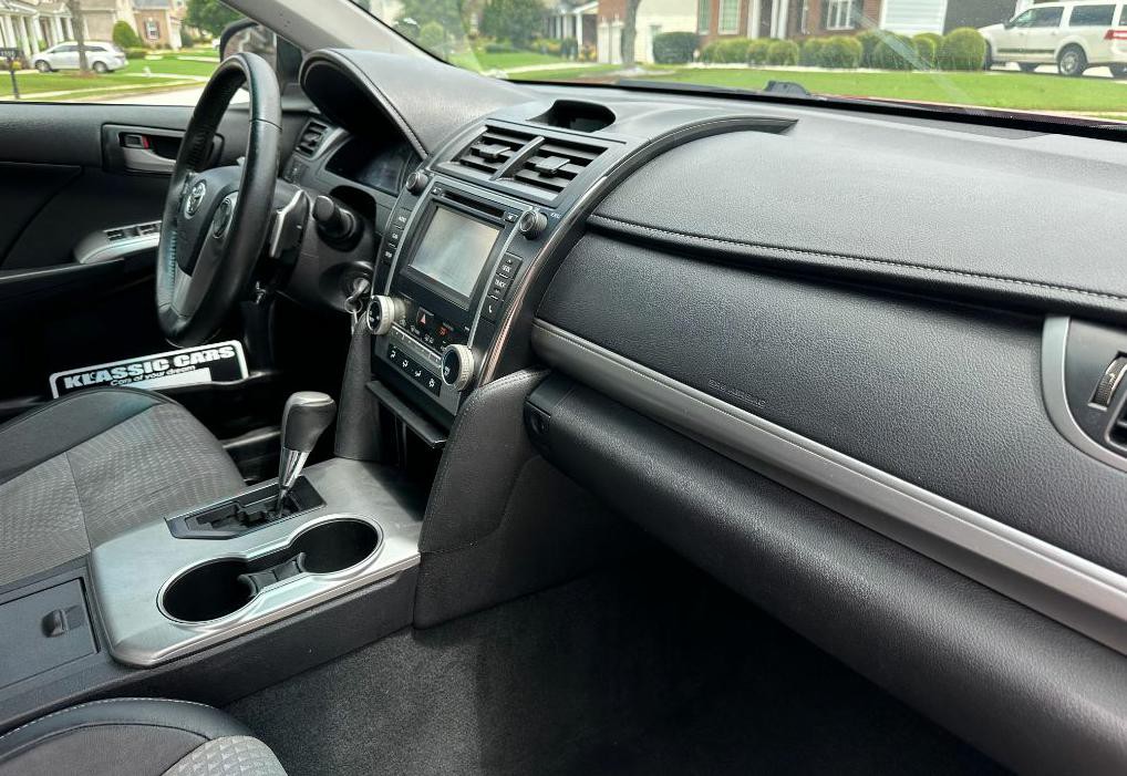 2014 Toyota Camry Image 16