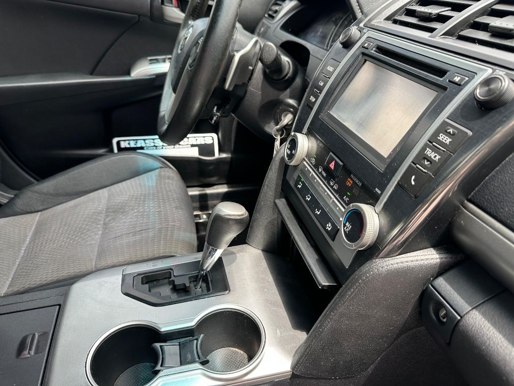 2014 Toyota Camry Image 17