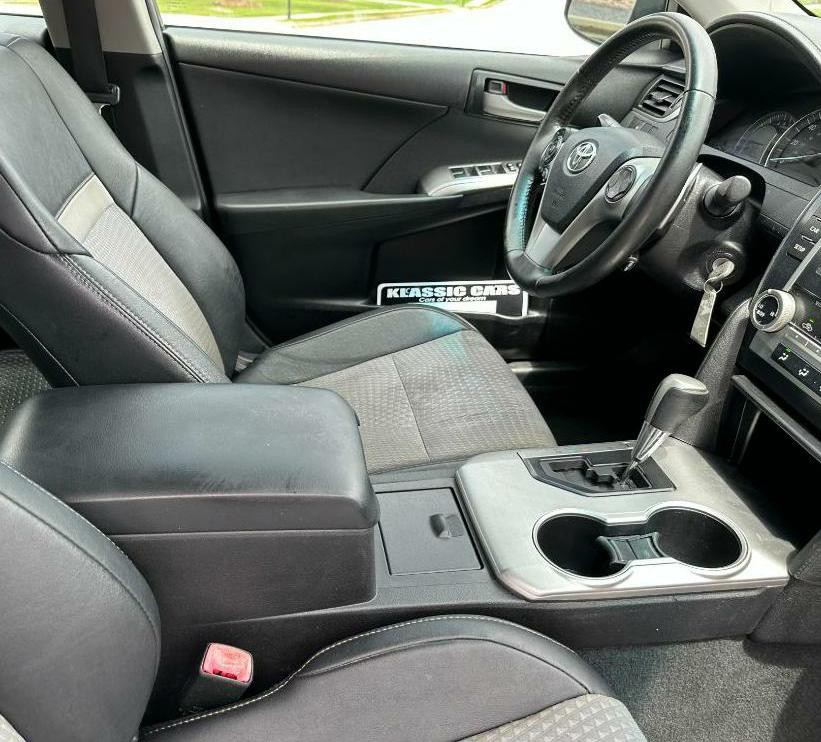 2014 Toyota Camry Image 18